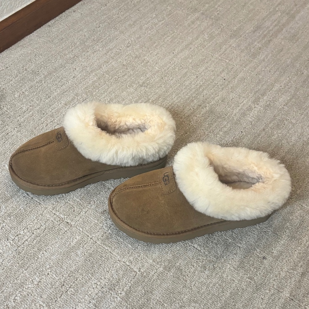 UGG Tazzette Genuine Shearling Collar Slipper, SZ 6